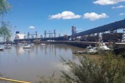 Opera buque con bandera Panameña