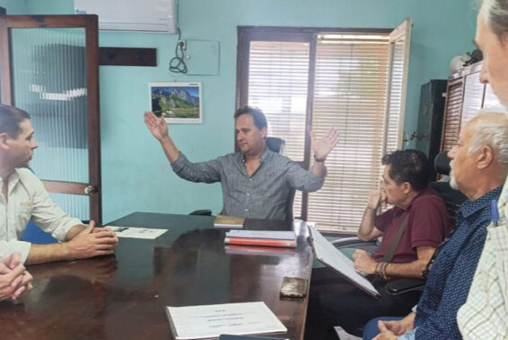 ferroviario y prioriza la carga