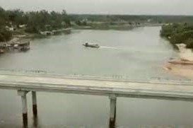 Inauguran puente entre Rocha