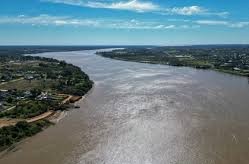 Ambiente analiza agua del Río Uruguay